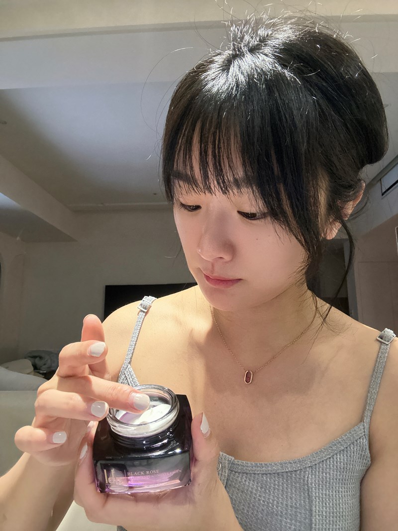 女人知己試用大隊,口碑行銷,部落客行銷,Ido醫朵 黑玫瑰修護抗老系列,船井生醫,Ido醫朵,黑玫瑰抗老修護系列,玫瑰波波,玫瑰繃帶,1緊2繃,媽媽界瘋傳延緩肌膚老化神器,拯救壓力疲勞肌,專櫃平替,媲美醫美,結合專櫃醫美效果,雙波類肉毒胜肽,高濃度普拉斯鏈,黑玫瑰重生緊膚金萃,黑玫瑰抗老膠原乳霜
